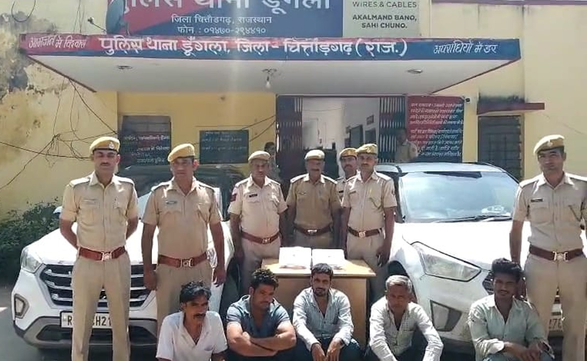 चित्तौड़गढ़ में 668 KG अफ़ीम डोडाचूरा, 2 पिस्टल और ज़िंदा कारतूस जब्त, बेचने के लिए खेतों में बैठे थे अपराधी