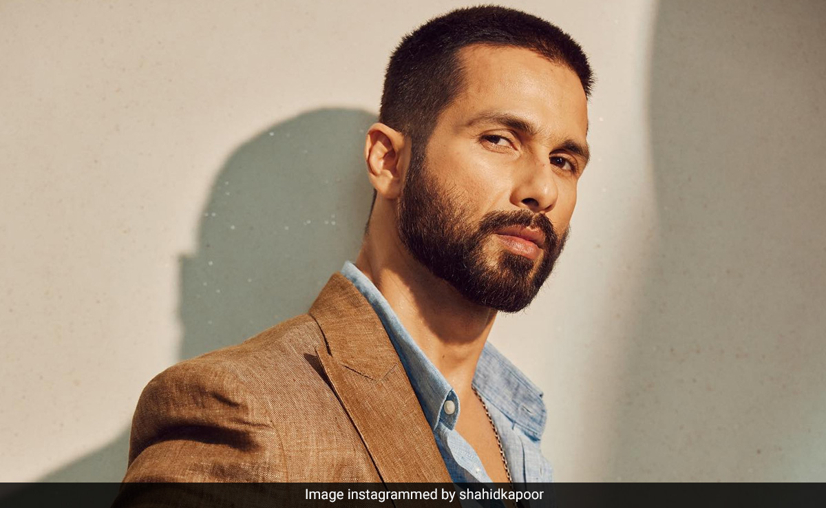 Shahid Kapoor's New Look Reminds The Internet Of  "<i>Haider</i> Supremacy"
