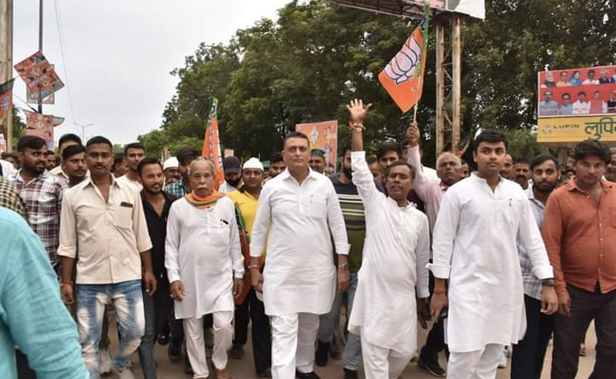 धौलपुर भाजपा में गुटबाजी, परिवर्तन यात्रा की जनसभा में खाली रही कुर्सियां, नहीं आए राजेंद्र राठौड़