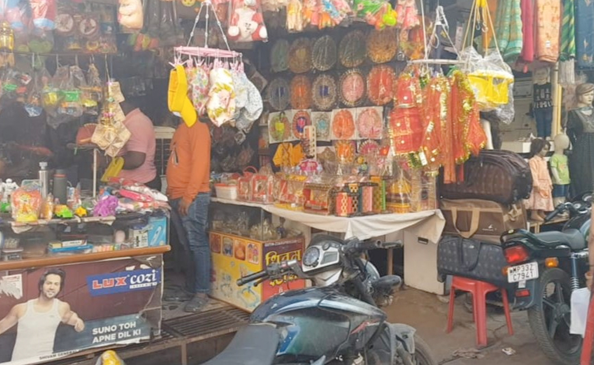 शिवपुरी में धूमधाम से मनाया जायेगा कन्हैया का जन्मदिन, बाजार हुए गुलजार