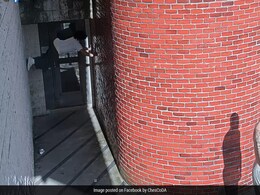 On Camera: US Killer Escapes By 'Crab Walking' Up A Prison Wall On Camera: US Killer Escapes By 'Crab Walking' Up A Prison Wall
