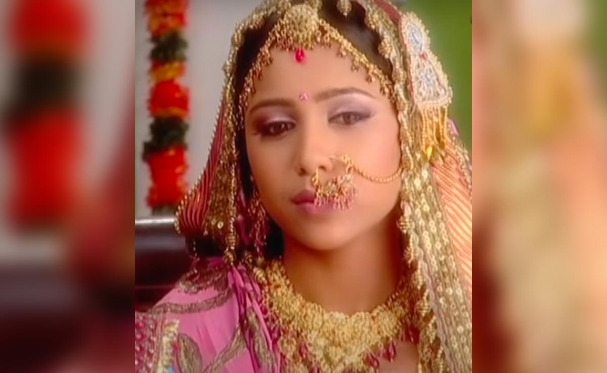 देसी टू मॉर्डन हुईं आनंदी की भोली भाली ननद 'सुगना', 15 साल में वीभा आनंद बदला लुक देख फैंस कहेंगे- ये तो बिल्कुल...