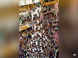 Janmashtami: Dahi Handi Celebrations Begin In Mumbai With Joy, Enthusiasm Janmashtami: Dahi Handi Celebrations Begin In Mumbai With Joy, Enthusiasm