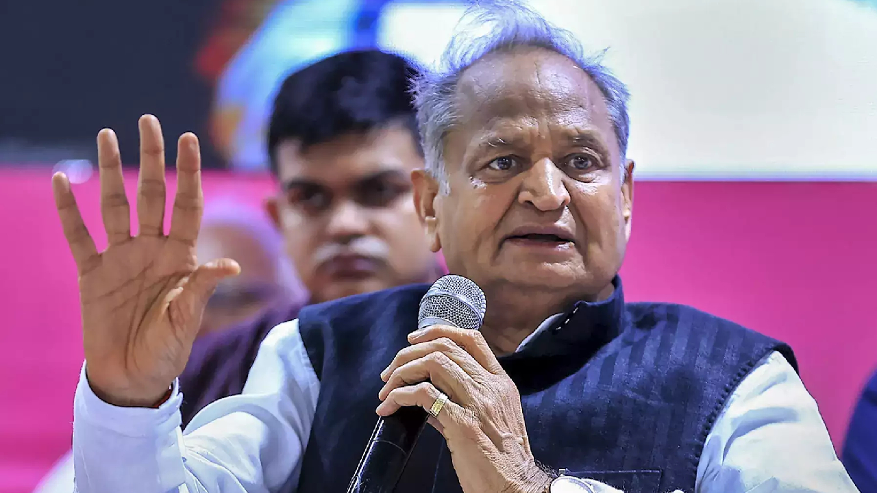 CM Gehlot बोले 'हम संविधान की रक्षा करते आए हैं BJP लोकतंत्र की हत्या कर रही है'