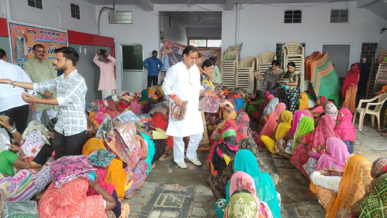 PM Modi Birthday के मौके पर Rajasthan के Tonk में BJP कार्यकर्ताओं ने पूजा अर्चना की