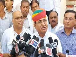 डीडवाना में दलित युवकों की हत्या का मामला, धरने पर बैठे लोगों से मिलने पहुंचें मंत्री गोविन्द मेघवाल डीडवाना में दलित युवकों की हत्या का मामला, धरने पर बैठे लोगों से मिलने पहुंचें मंत्री गोविन्द मेघवाल