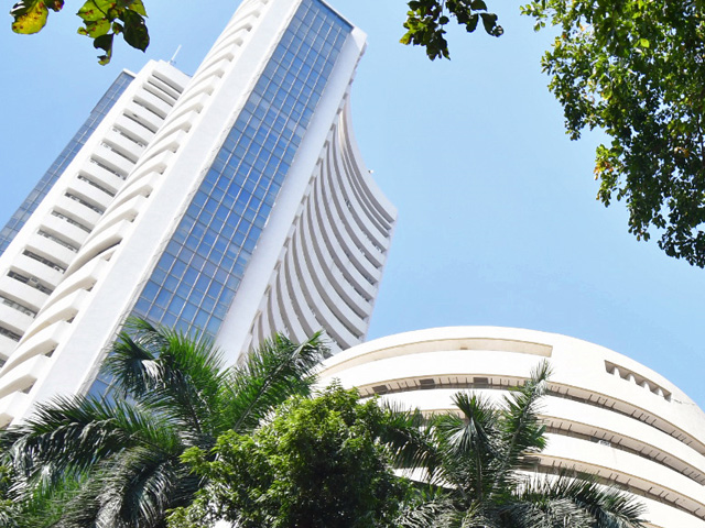 कच्चे तेल की कीमतों में तेजी के बीच सेंसेक्स शुरुआती कारोबार में 161 अंक चढ़ा