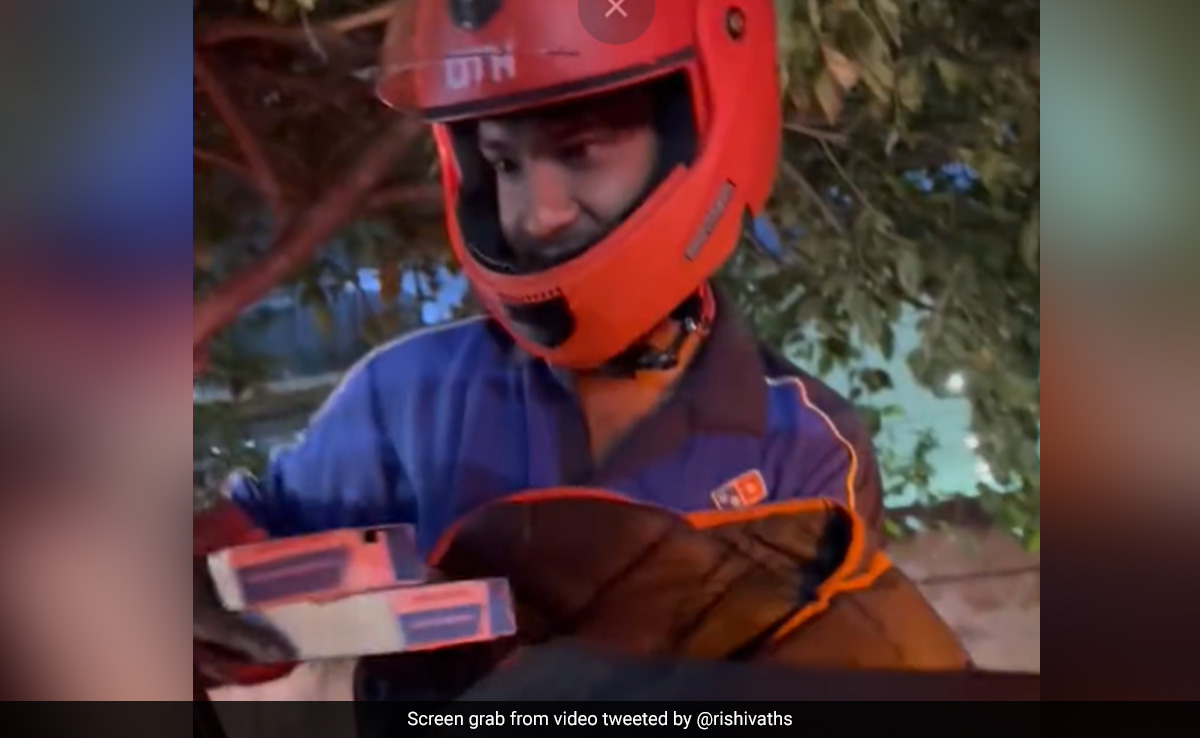 Stuck In Bengaluru Traffic For Hours, He Ordered Pizza And Got It On Time