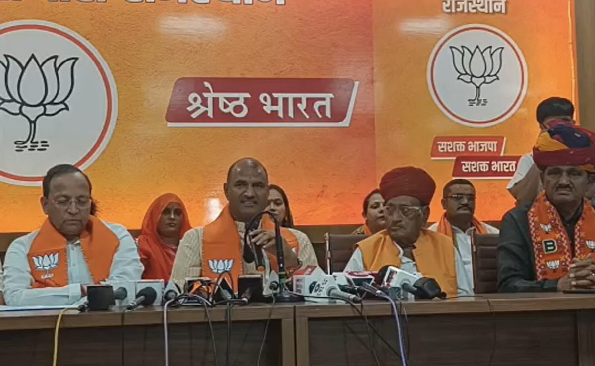 पूर्व विधायक, प्रशासनिक अधिकारी, सामाजिक संगठनों के नेता सहित 16 लोग भाजपा में शामिल