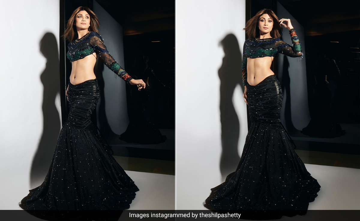 You Can't Look Away From Shilpa Shetty's Washboard Abs In Her Fusion <i>Lehenga</i> Even If You Tried