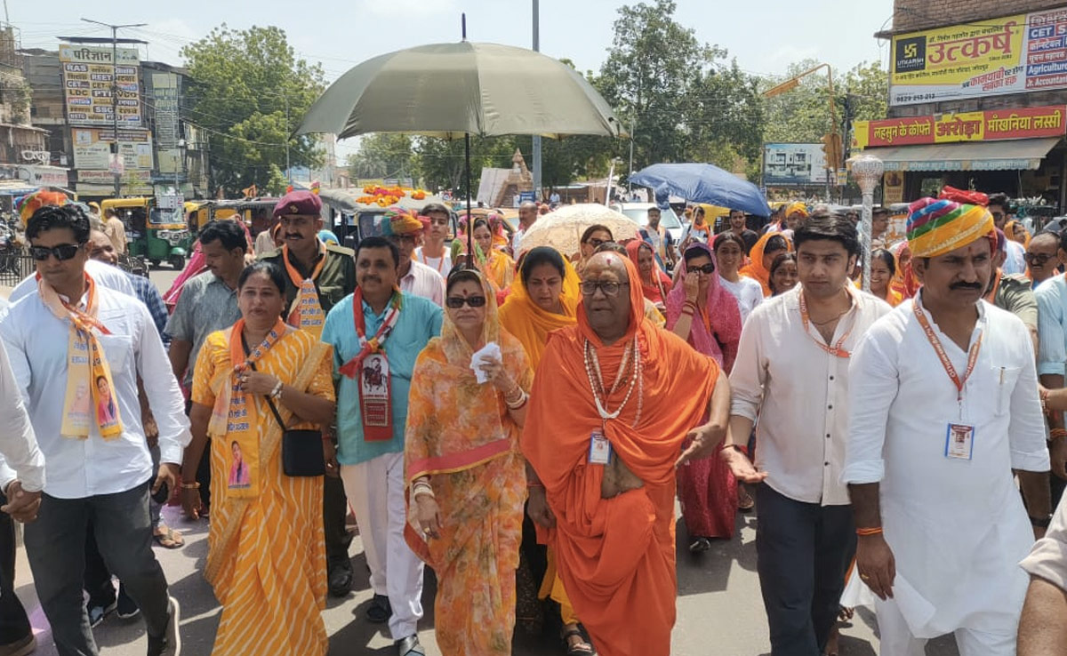 हाथी-घोड़े, बग्गी और सैकड़ों श्रद्धालुओं के साथ जोधपुर महारानी हेमलता राजे की रामदेवरा पदयात्रा शुरू