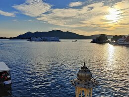 Udaipur: गर्मियों में और निखर आता है 'पूर्व का वेनिस', राजस्थान का इकलौता शहर जहां हर मौसम में आते हैं पर्टयक Udaipur: गर्मियों में और निखर आता है 'पूर्व का वेनिस', राजस्थान का इकलौता शहर जहां हर मौसम में आते हैं पर्टयक