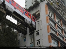 देखते ही देखते अपार्टमेंट में घुसती चली गई पूरी की पूरी ट्रेन, देखें VIDEO देखते ही देखते अपार्टमेंट में घुसती चली गई पूरी की पूरी ट्रेन, देखें VIDEO