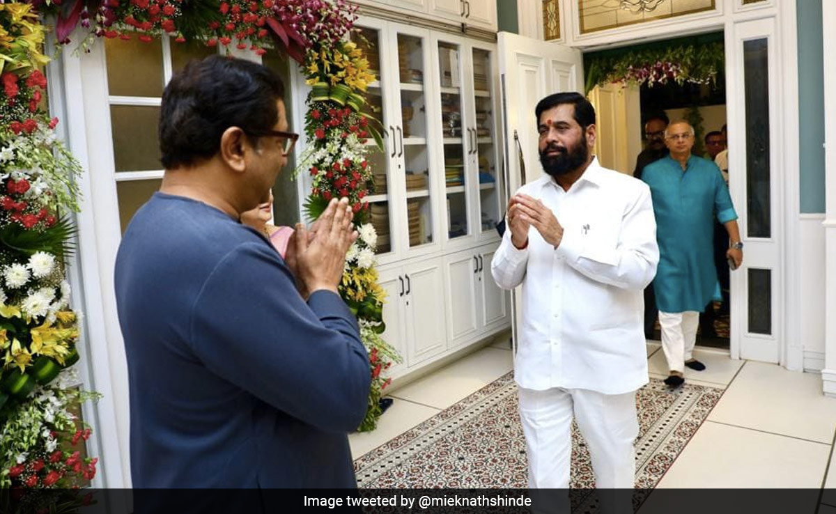 Eknath Shinde Visits Raj Thackeray's House To Pay Obeisance To Lord Ganesh