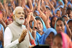 महिलाओं को PM Modi की सौगात, नारी शक्ति वंदन Bill आज Lok Sabha में हुआ पेश महिलाओं को PM Modi की सौगात, नारी शक्ति वंदन Bill आज Lok Sabha में हुआ पेश