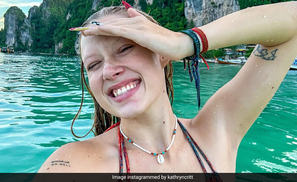 Travel Influencer Slammed For Asking Followers To Book Flight Amid Ongoing Living Crisis
