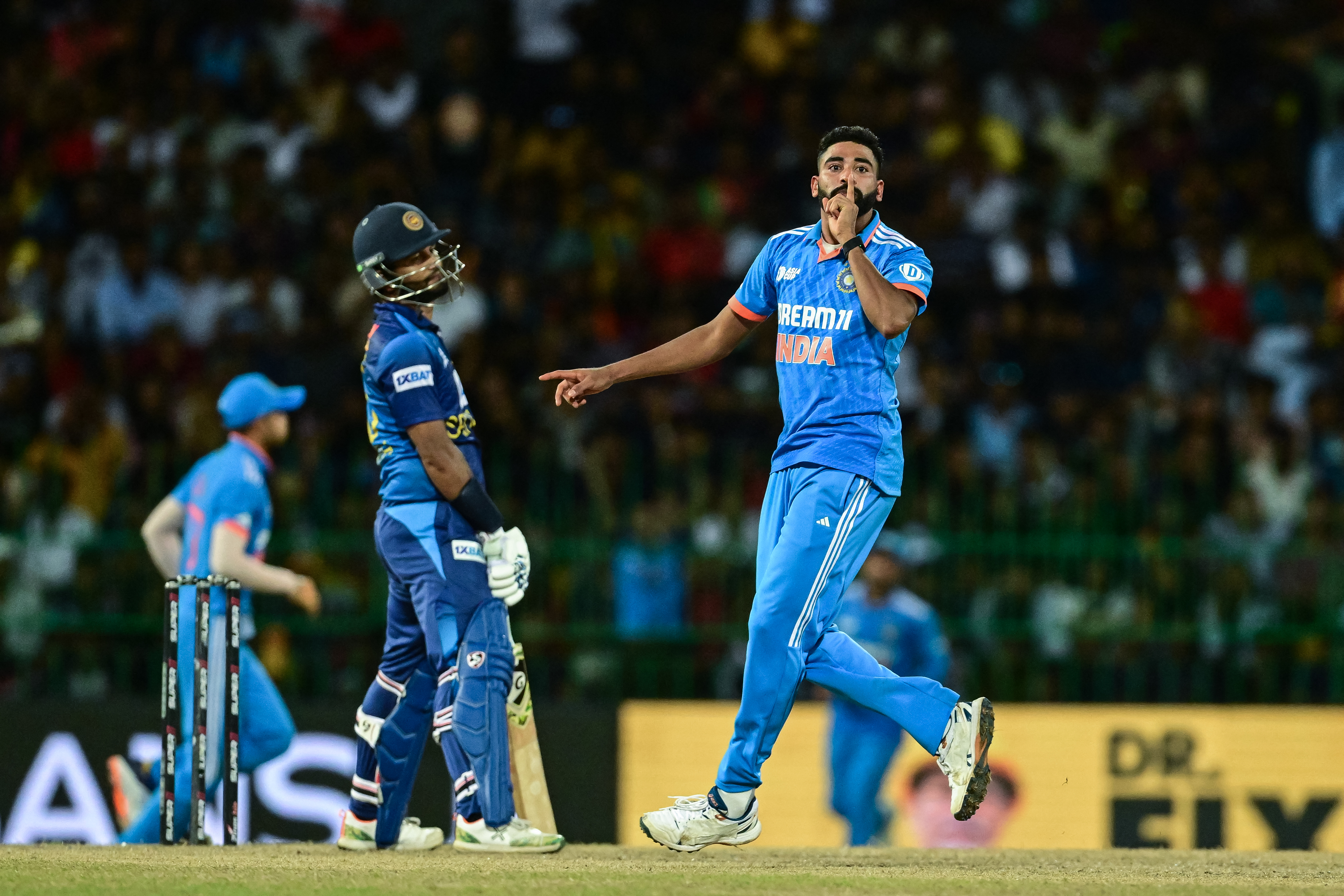 Mohammed Siraj: पहले लगाई रिकॉर्ड्स की झड़ी, फिर मैच के बाद कुछ ऐसा कर जीत लिया फैंस का दिल