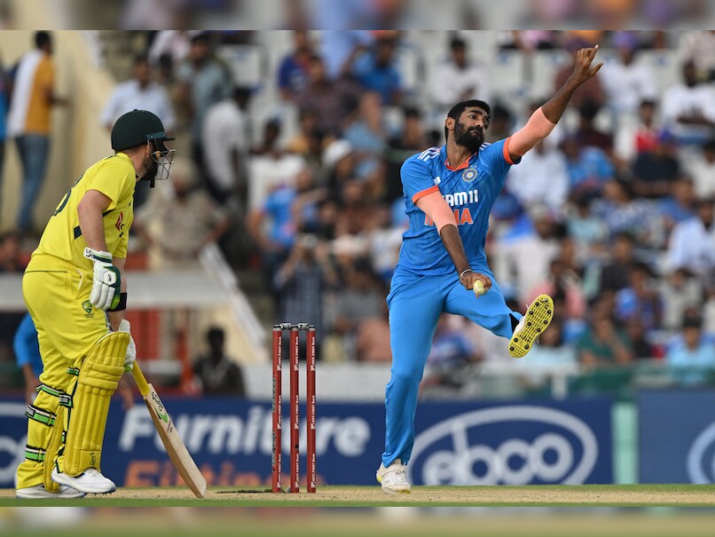 India vs Australia Live Score World Cup 2023 Latest Updates: Jasprit Bumrah  Bottles Australia In 1st Over, India Start Strong | Cricket News