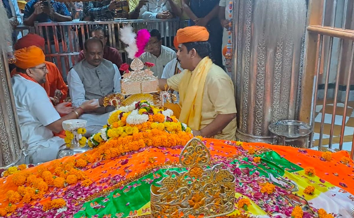 पहली बार रामदेवरा पहुंचे लोकसभा स्पीकर ओम बिरला, बीच रास्ते में अचानक काफिला रोक जातरुओं से पूछा कुशलक्षेम