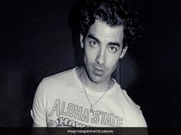 Like Tom Brady, Joe Jonas, And Now Natalie Portman, Celebrities Skipping Their Wedding Rings Seems To Be Their Precursor To Separation Like Tom Brady, Joe Jonas, And Now Natalie Portman, Celebrities Skipping Their Wedding Rings Seems To Be Their Precursor To Separation