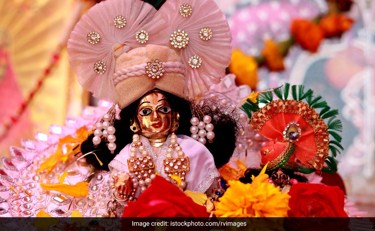 Krishna Janmashtami 2023: जन्माष्टमी पर बालगोपाल का फूल और पत्तों से ऐसे करें श्रृंगार, बनी रहेगी कान्हा जी की कृपा