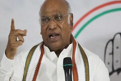 'भरोसे का सम्मेलन' में मल्लिकार्जुन खरगे का संबोधन कहा ये सरकार भरोसे की सरकार है 'भरोसे का सम्मेलन' में मल्लिकार्जुन खरगे का संबोधन कहा ये सरकार भरोसे की सरकार है