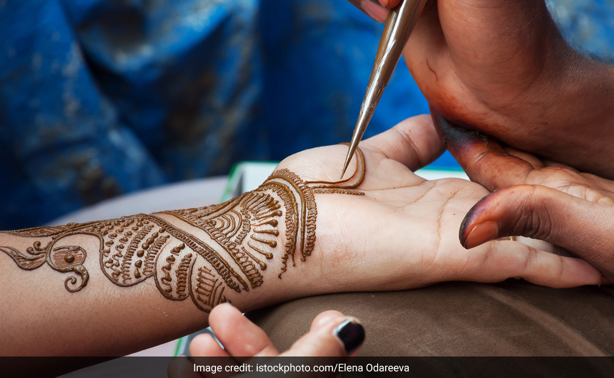 Teej Mehndi Designs: तीज का मौका है, हाथों पर सजा लीजिए सजना की मेहंदी, यहां देखिए लेटेस्ट डिजाइन