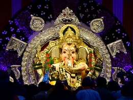 इस शहर में 69 किलो सोने, 336 किलो चांदी से सजी भगवान गणेश की मूर्ति इस शहर में 69 किलो सोने, 336 किलो चांदी से सजी भगवान गणेश की मूर्ति