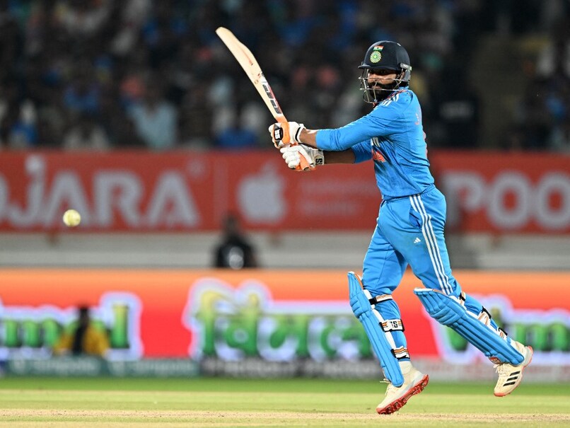 India vs Australia Live Score, 3rd ODI: क्लीन स्वीप से चूकी टीम इंडिया, 2-1 से सीरीज किया अपने नाम, ऑस्ट्रेलिया ने 66 रनों से जीता आखिरी मुकाबला