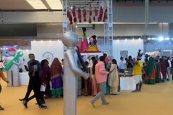 यशोभूमि सेंटर में लगी प्रदर्शनी को देखकर प्रधानमंत्री मोदी रह गए दंग यशोभूमि सेंटर में लगी प्रदर्शनी को देखकर प्रधानमंत्री मोदी रह गए दंग