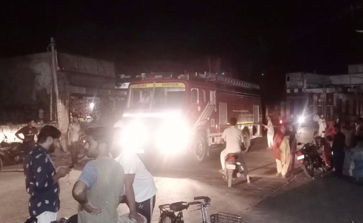 डीडवाना के एक गोदाम में भीषण आग से जलकर खाक हुआ हजारों का पशु आहार