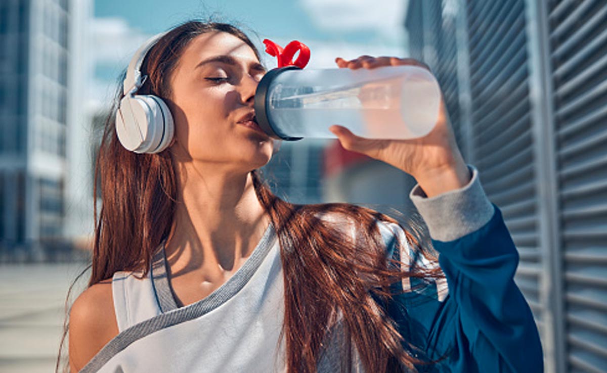 How To Clean Water Bottles And Keep Them Bacteria-Free
