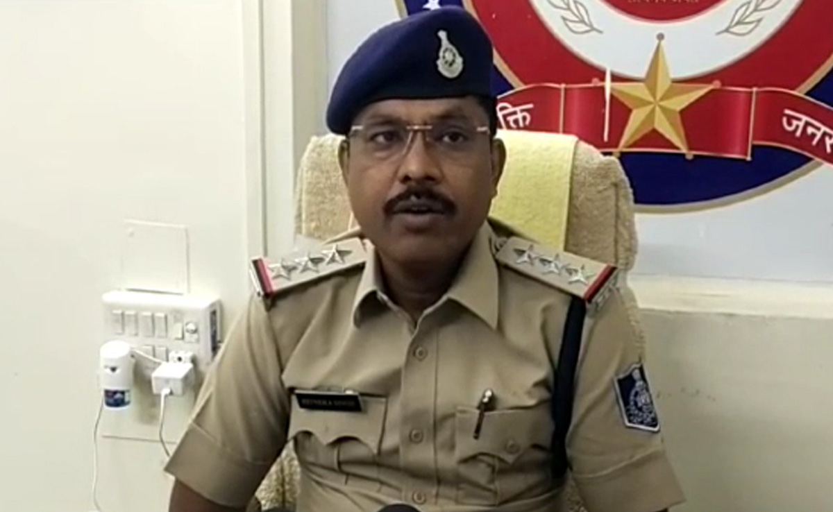 इंदौर : नाबालिग छात्रा से की 'अश्लील हरकत', आरोपी टीचर को भीड़ ने निर्वस्त्र कर पीटा और थाने ले गई