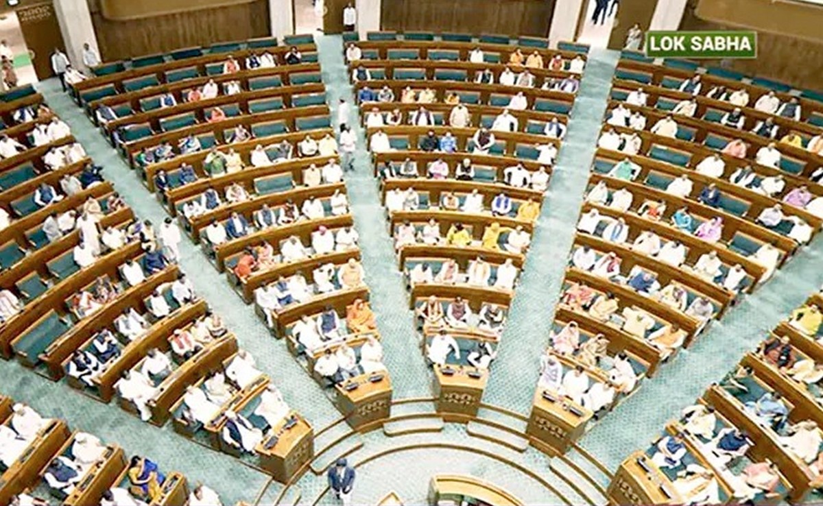 नारी शक्ति वंदन बिल लोकसभा में पेश, कांग्रेस और AAP ने किया स्वागत; RJD-SP ने उठाए सवाल