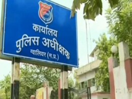 Gwalior: PWD के इंजीनियर ने ठेकेदार से मांगी रिश्वत, लोकायुक्त ने रंगे हाथों किया गिरफ्तार Gwalior: PWD के इंजीनियर ने ठेकेदार से मांगी रिश्वत, लोकायुक्त ने रंगे हाथों किया गिरफ्तार