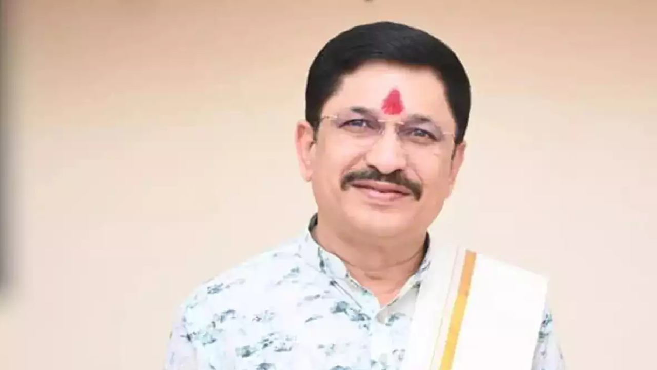 MLA Narayan Tripathi ने Poster लगाकर CM Shivraj और Kamalnath का जताया आभार