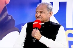 अशोक गहलोत ने केंद्र सरकार से राइट टू सोशल सिक्योरिटी कानून बनाने की मांग की अशोक गहलोत ने केंद्र सरकार से राइट टू सोशल सिक्योरिटी कानून बनाने की मांग की