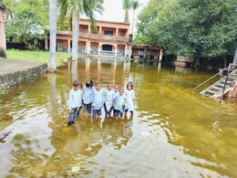 यहां के सरकारी स्कूलों में अपने बच्चों को भेजने से डरते हैं अभिभावक, गिरा छात्रों का नामांकन यहां के सरकारी स्कूलों में अपने बच्चों को भेजने से डरते हैं अभिभावक, गिरा छात्रों का नामांकन