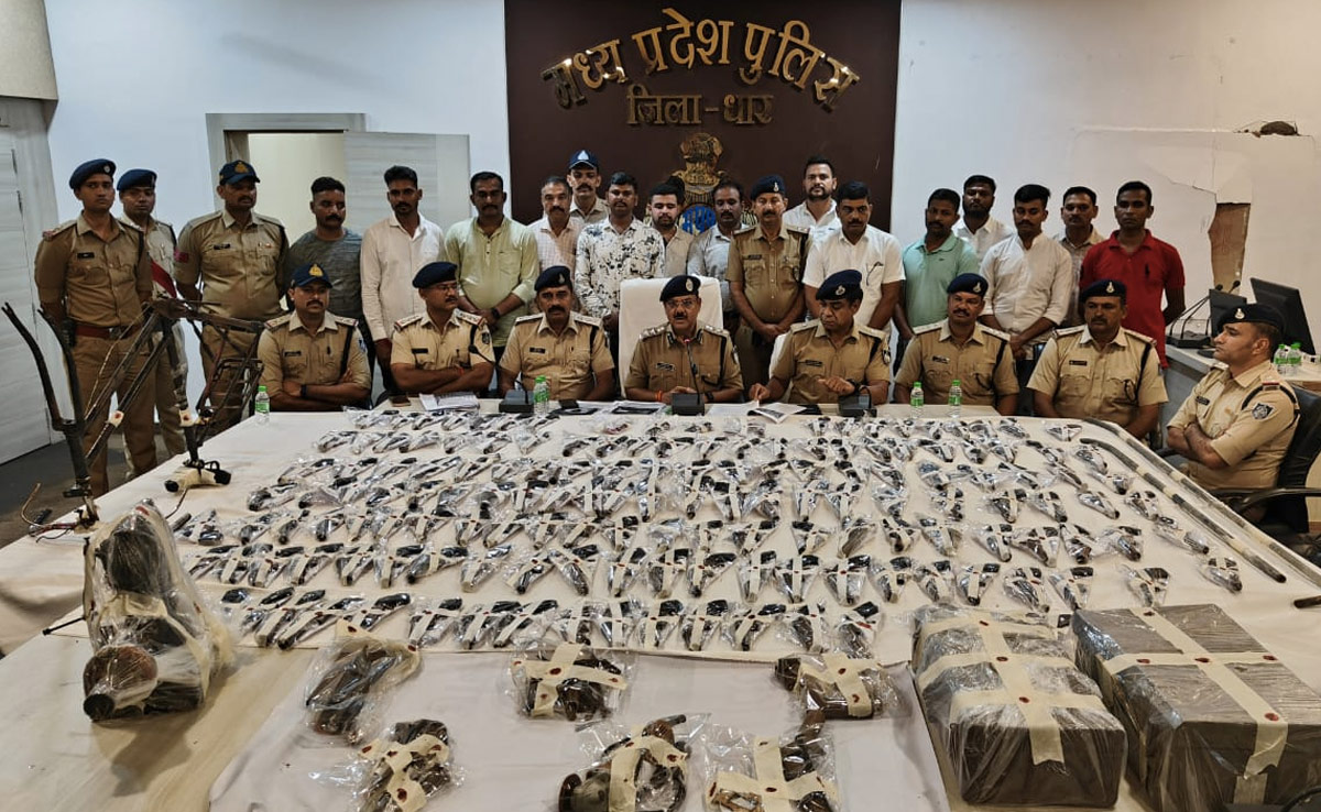 अवैध हथियारों का जखीरा, 36 लाख का सामान और तीन मोस्ट वॉन्टेड... धार में पुलिस को मिली बड़ी कामयाबी