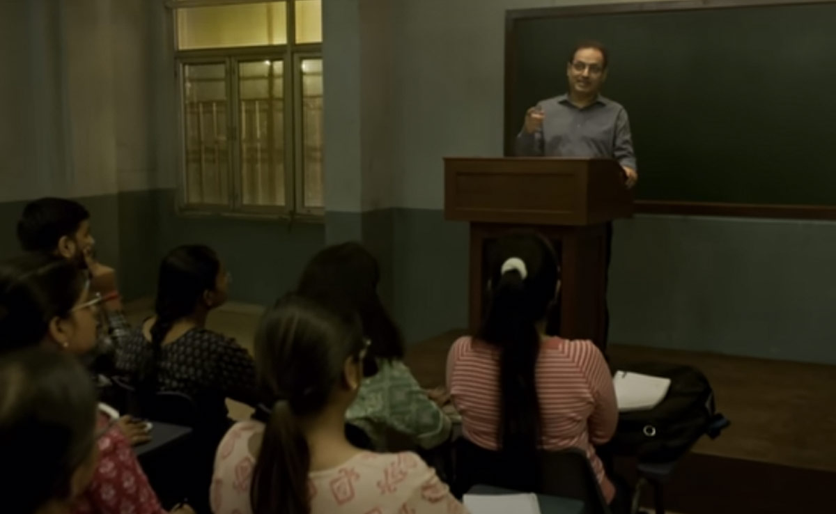 टेंपो चलाया, कुत्ता टहलाया, गर्लफ्रेंड के वादे ने 12वीं फेल मनोज कुमार को बना दिया IPS, अब ज़िंदगी पर बन रही है फिल्म