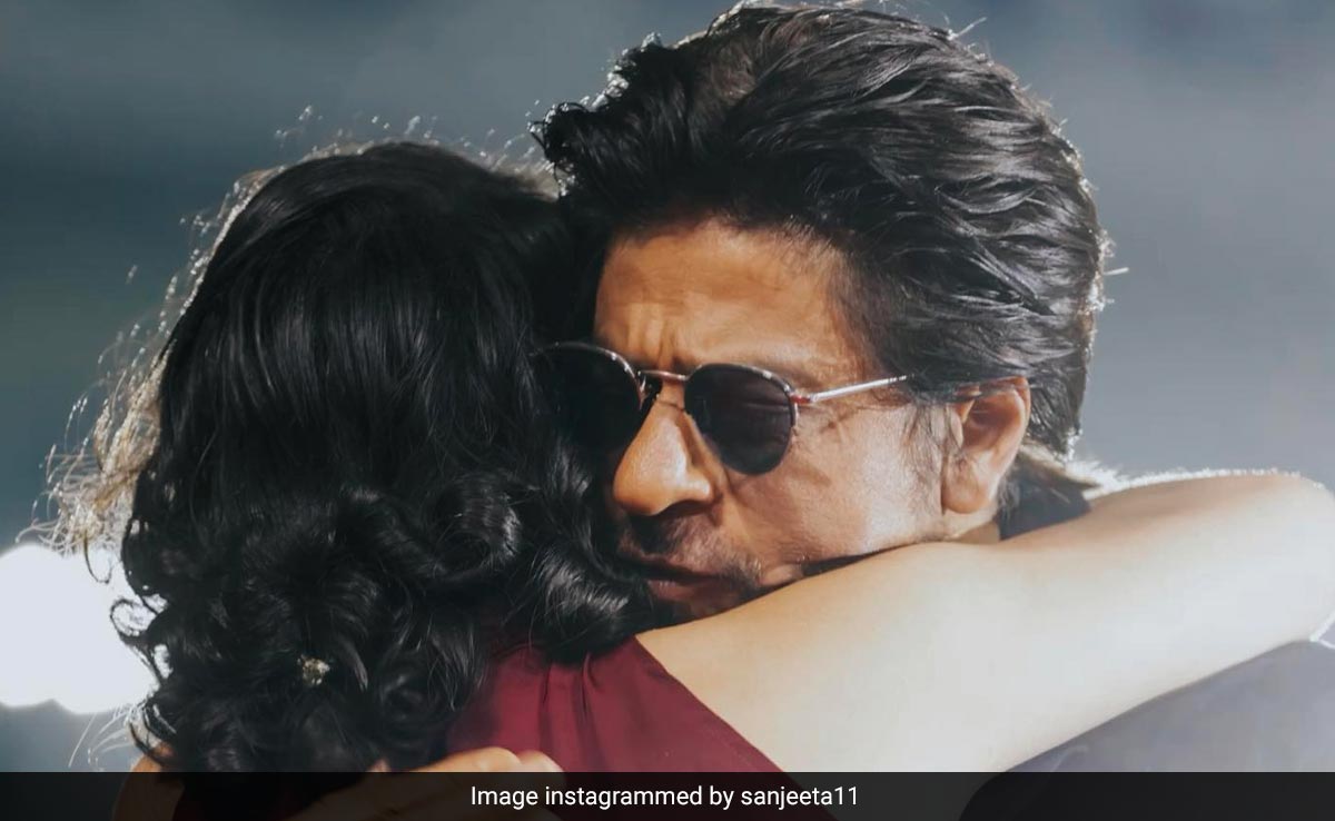 Shah Rukh Khan Reviews <i>Jawan</i> Co-Star Sanjeeta Bhattacharya's Spanish Song <i>Mis Chicas</i>: "This Was Wonderful"