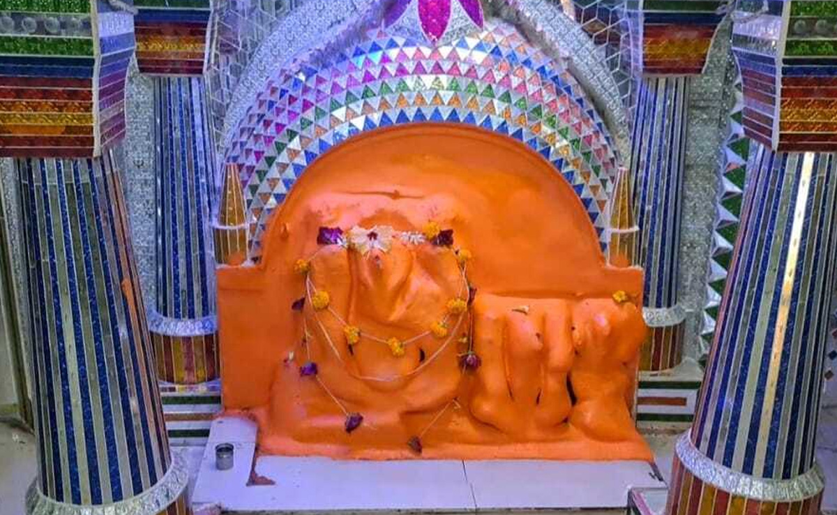 हर साल थोड़ी-थोड़ी बढ़ने लगी भगवान गणेश की प्रतिमा ! जानें क्या है पूरा मामला