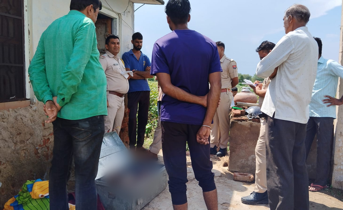 Jhunjhunu Crime News: फोन करके कहा.. "बक्से में है बच्चे का शव, अंतिम संस्कार कर देना", जांच में जुटी पुलिस