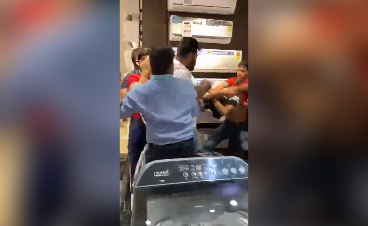 Video: iPhone Delivery Delayed, 2 Men Beat Up Employees In Delhi Store