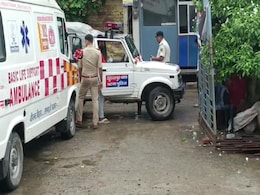इंसानियत शर्मसार : ₹1500 के कर्ज़ की खातिर दलित महिला को किया निर्वस्त्र, चेहरे पर किया पेशाब इंसानियत शर्मसार : ₹1500 के कर्ज़ की खातिर दलित महिला को किया निर्वस्त्र, चेहरे पर किया पेशाब