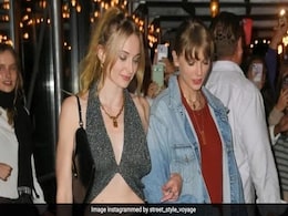 Sophie Turner And Taylor Swift Sweep NYC With Their "Perfectly Fine" Autumn Style Sophie Turner And Taylor Swift Sweep NYC With Their "Perfectly Fine" Autumn Style
