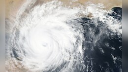 Super Typhoon Man-Yi Hits Philippines, Forcing Lakhs to Flee