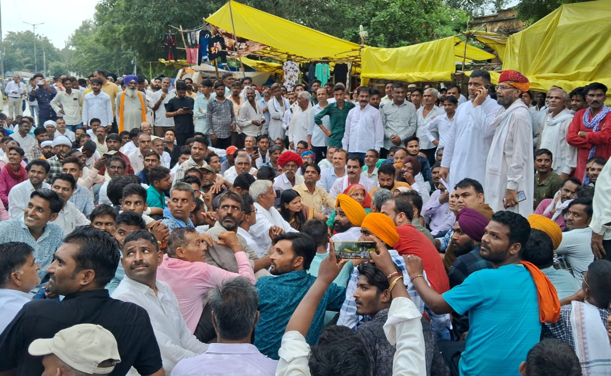 बूंदी में बिजली के लिए चल रहा मंत्री का धरना खत्म, अधिकारी पर गिरी गाज, दिए जाएंगे 100 ट्रांसफार्मर