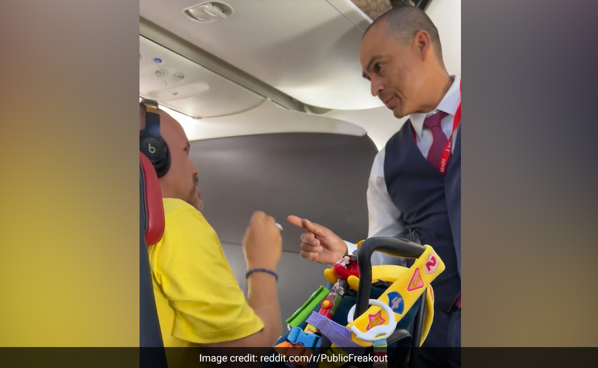 Video: Man Thrown Off Plane After Argument With Crew Over Cabin Storage