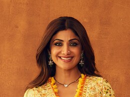 शिल्पा शेट्टी ने उदयपुर में सीखा छाछ निकालने का ट्रेडिशनल तरीका, ट्राई करने के बोली "ये तो बिल्कुल..." शिल्पा शेट्टी ने उदयपुर में सीखा छाछ निकालने का ट्रेडिशनल तरीका, ट्राई करने के बोली "ये तो बिल्कुल..."